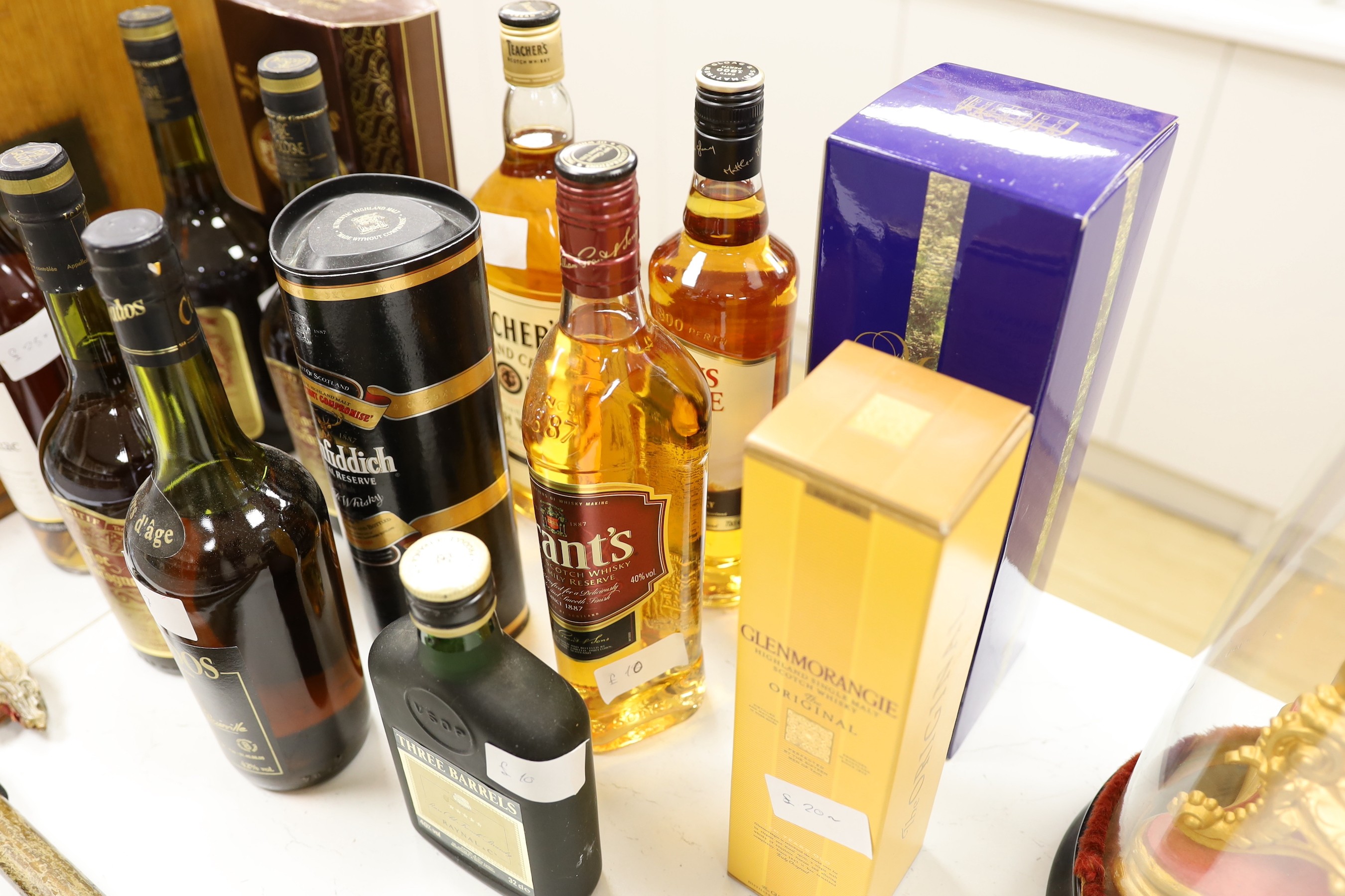 Thirteen bottles of various whisky, brandy and Armagnac, to include Glenfiddich, Glenmorangie, Teacher’s, etc.